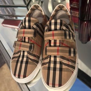 Burberry sneakers size 35
